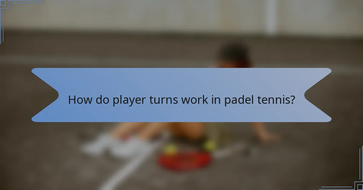 How do player turns work in padel tennis?