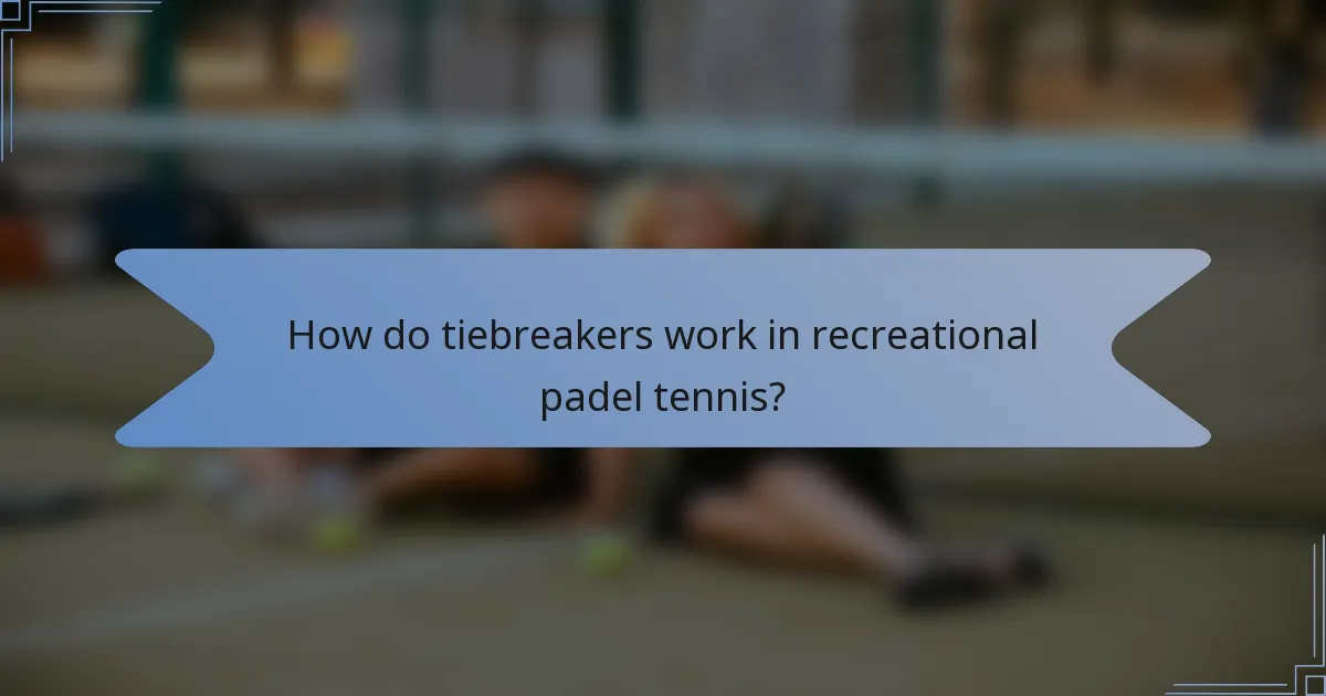 How do tiebreakers work in recreational padel tennis?