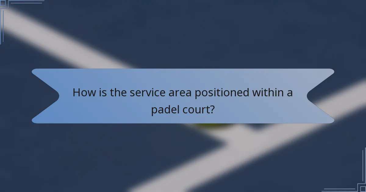 How is the service area positioned within a padel court?